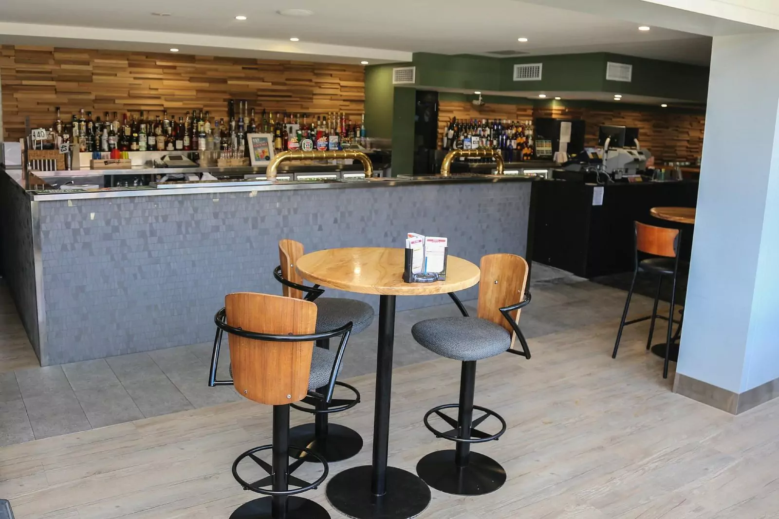mermaid-beach-tavern-bar